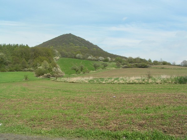 ČESKÉ STŘEDOHOŘÍ - LOVOŠ 570 M